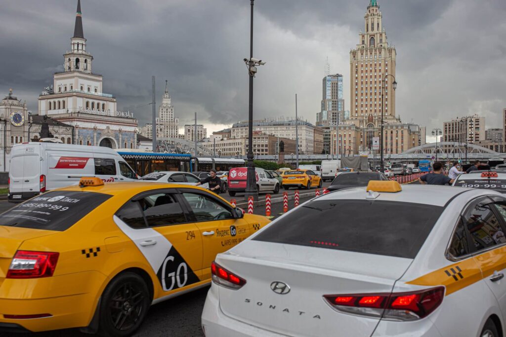 Водитель такси иностранец